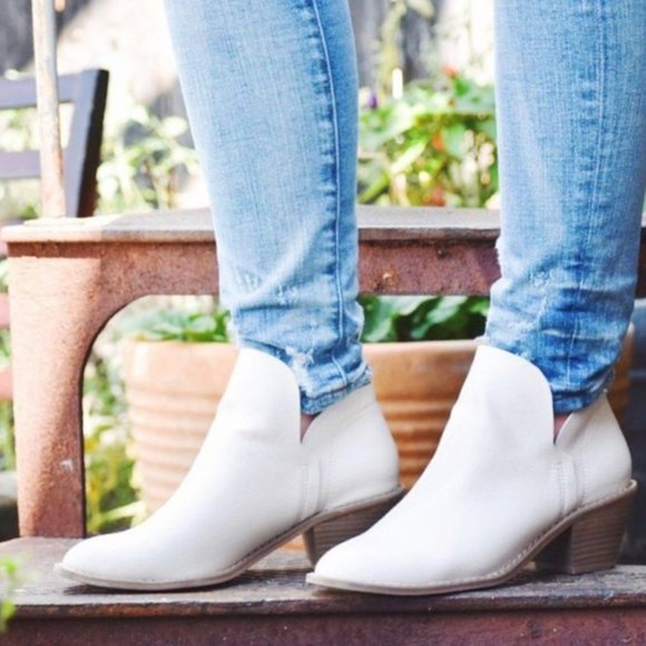 New Universal Thread Indie Ivory Ankle 